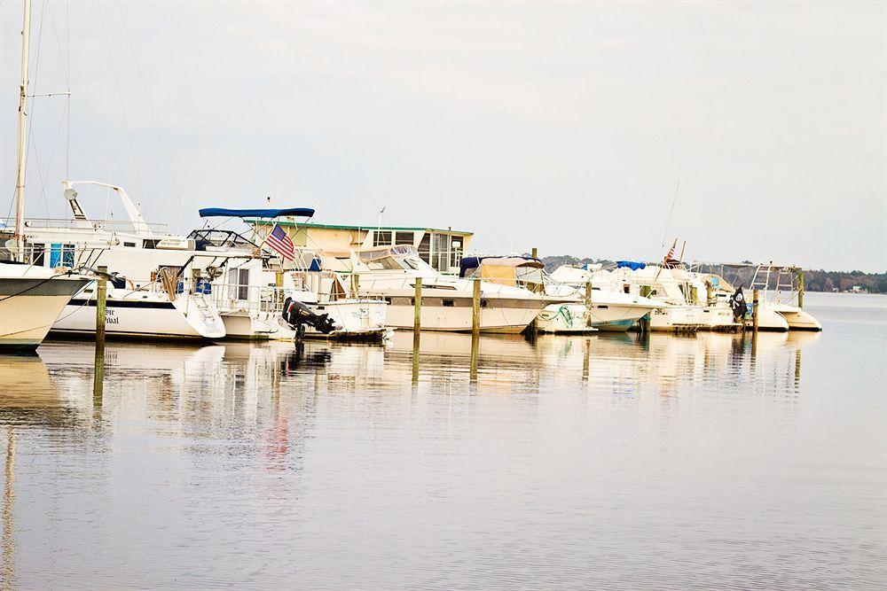 Crystal Cove Riverfront Resort Palatka Exterior photo