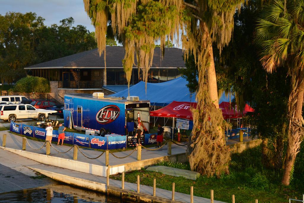 Crystal Cove Riverfront Resort Palatka Exterior photo